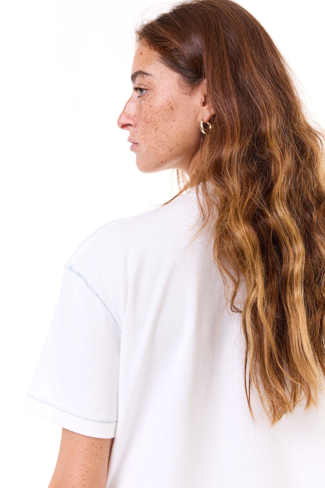 White - stitches t-shirt - GONSURFING