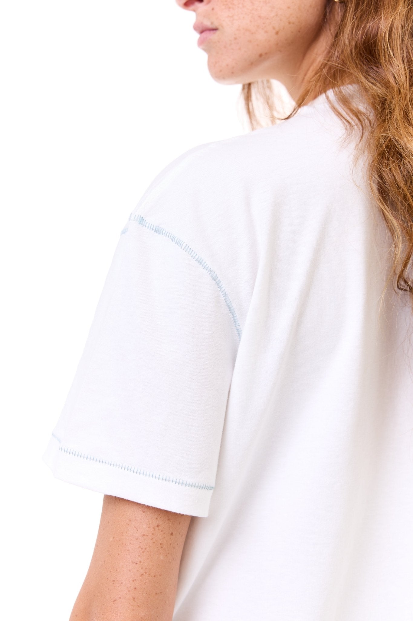 White - stitches t-shirt - GONSURFING